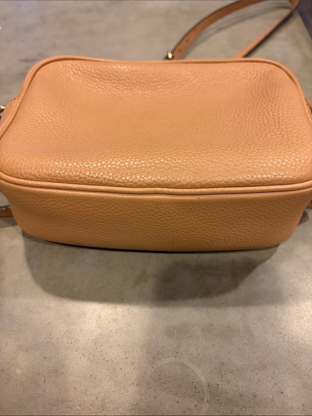 Gucci Tan Pebbled Leather Soho Disco Crossbody with Tassel - Picture 3 of 7